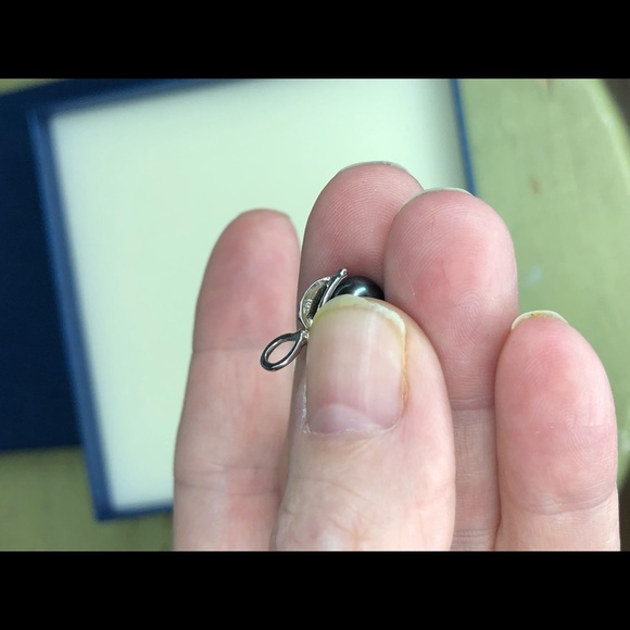 14K Maui Divers Black Tahitian Pearl Pendant - Picture 5 of 6